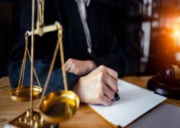نقش وکیل در حل مسائل حقوقی